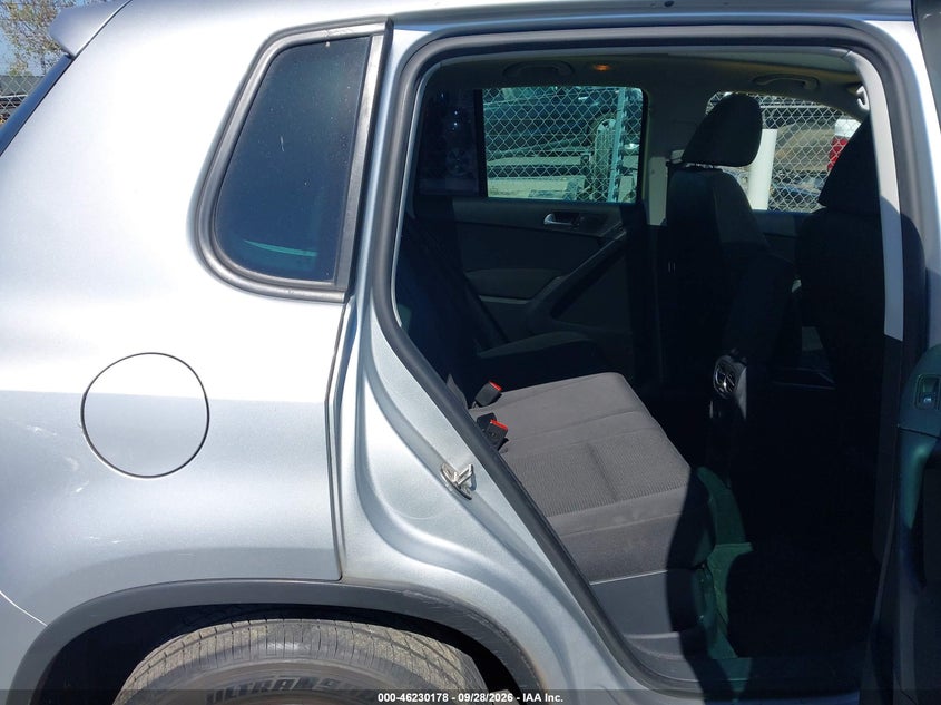 2012 VOLKSWAGEN TIGUAN auction photo 8