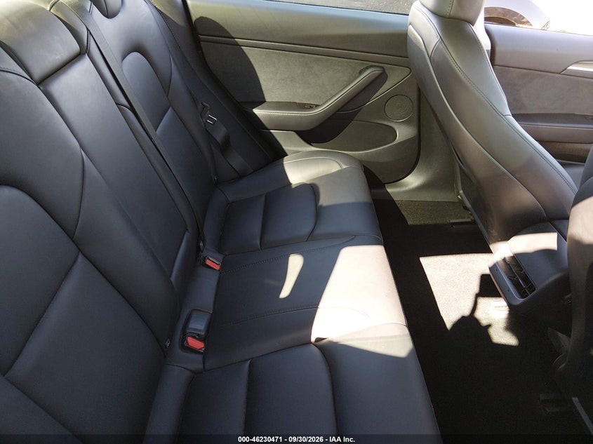 TESLA MODEL 3 - zdjęcie 8