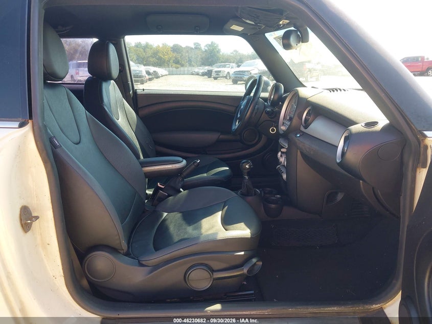 MINI COOPER 2010 VIN WMWMF3C51ATZ21553