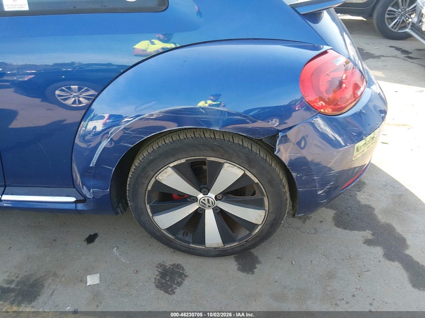 2012 VOLKSWAGEN BEETLE 2.0T · Фото 12