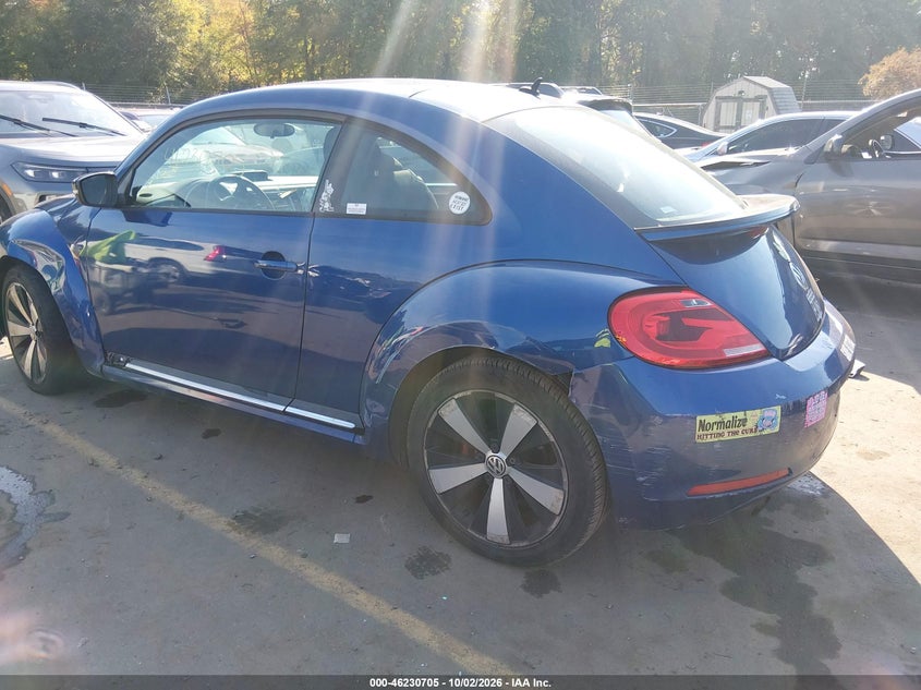 2012 VOLKSWAGEN BEETLE 2.0T · Фото 3