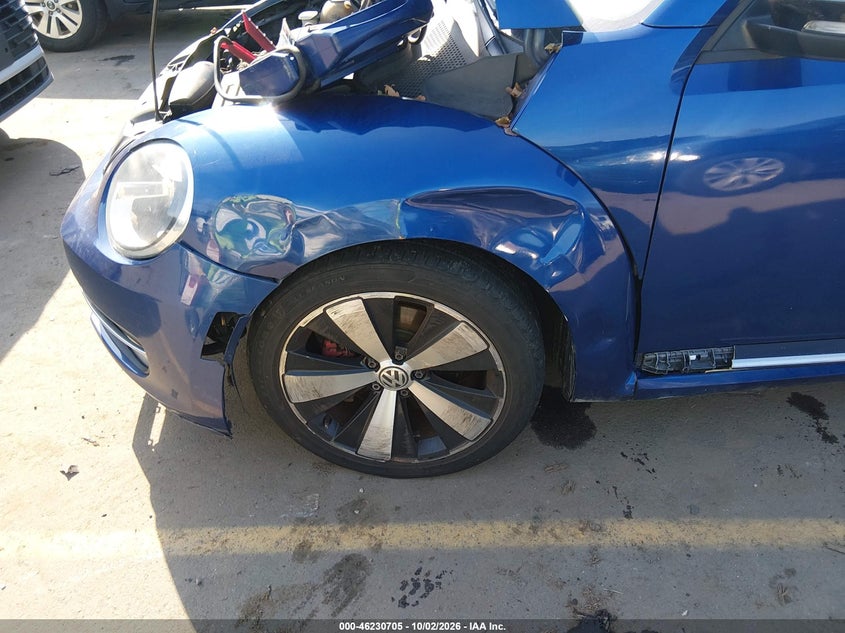 2012 VOLKSWAGEN BEETLE 2.0T · Фото 6