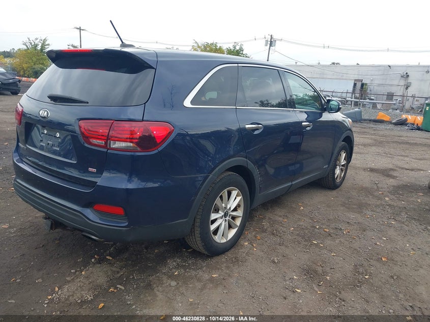 Фото 4 - KIA SORENTO