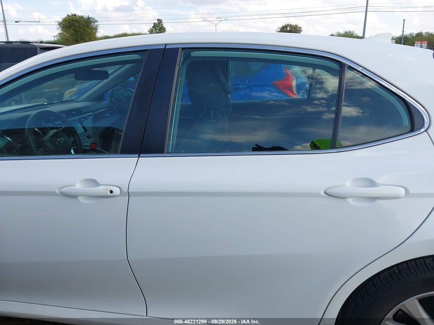 TOYOTA CAMRY - zdjęcie 14