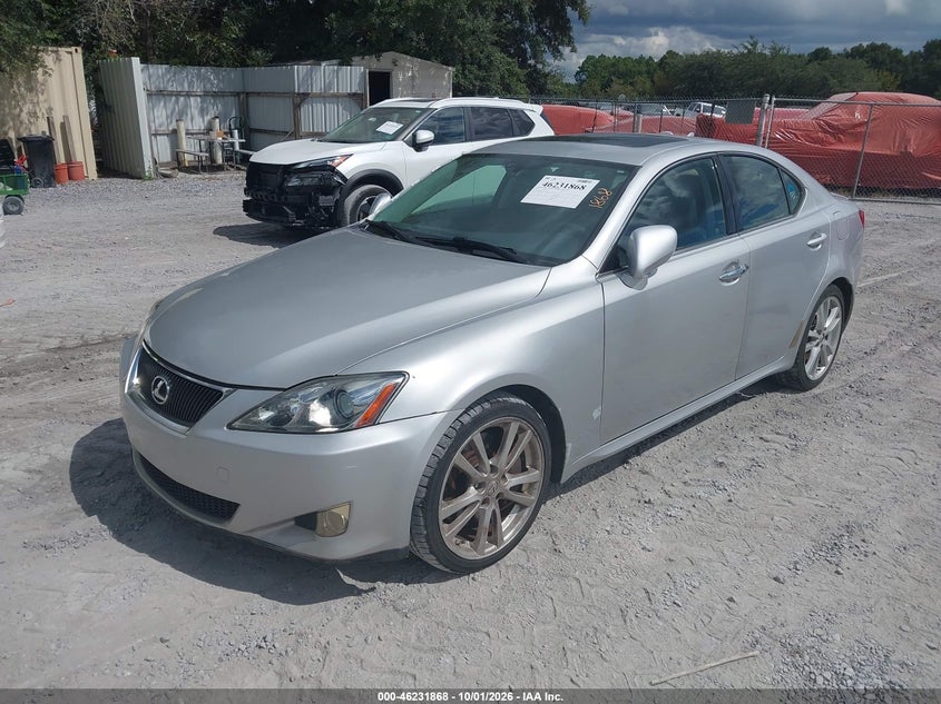 Photo 2 - LEXUS IS 350