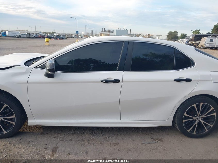TOYOTA CAMRY - zdjęcie 14