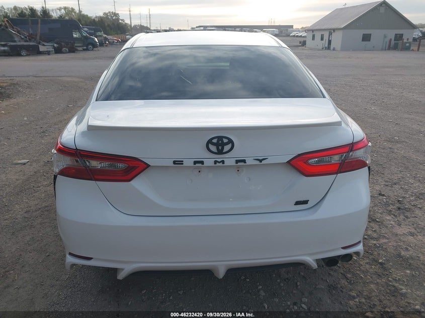 TOYOTA CAMRY - zdjęcie 16