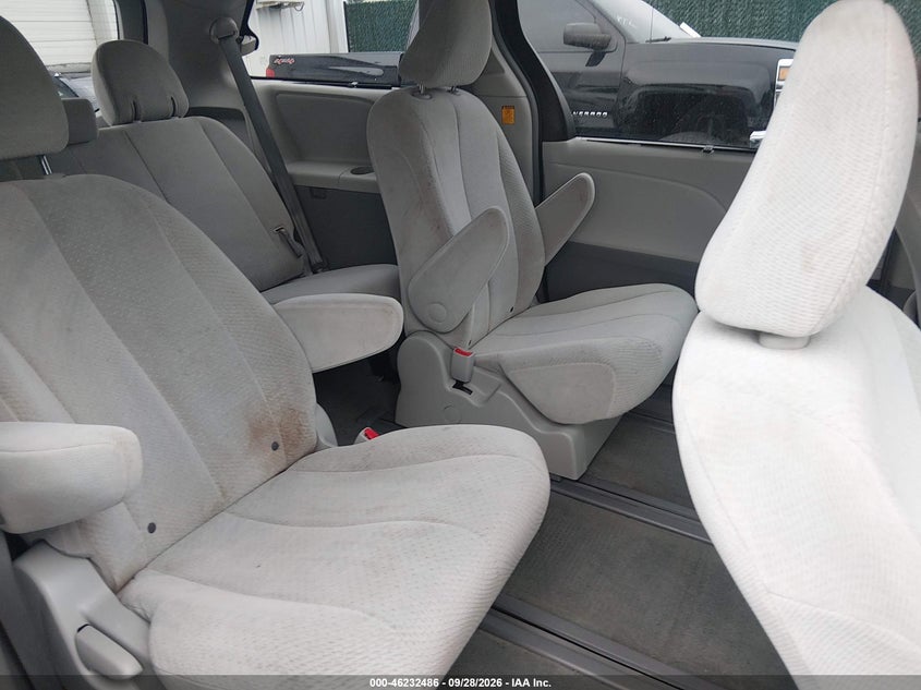 TOYOTA SIENNA 2011 VIN 5TDJK3DC3BS019310