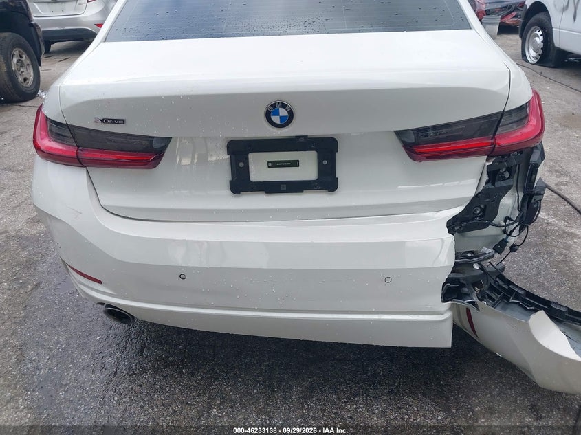 Фото 18 - BMW 330I