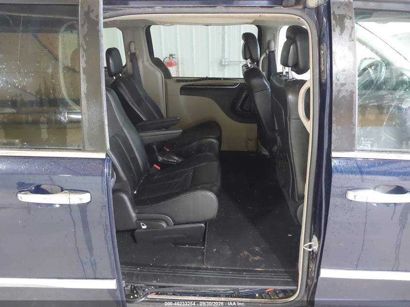 2016 CHRYSLER TOWN & COUNTRY auction photo 8