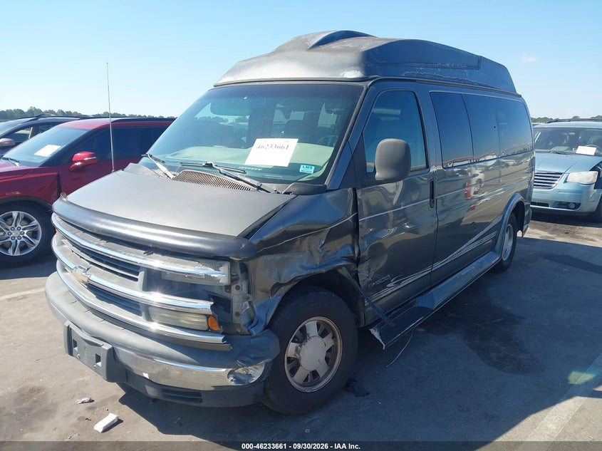 2000 Chevrolet Express Upfitter Pkg., Front End, IAAI, VIN 1GBFG15R8Y1161967 — photo 2