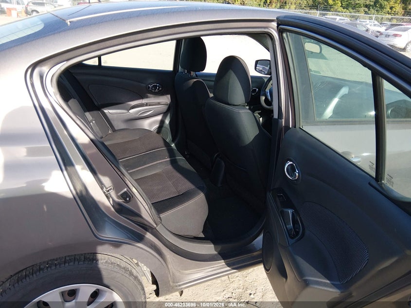 2015 NISSAN VERSA auction photo 8