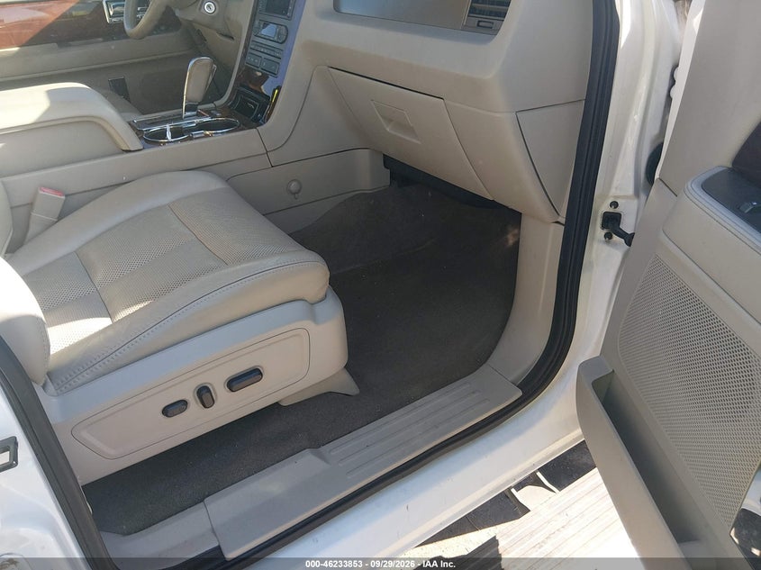 2012 LINCOLN NAVIGATOR auction photo 8