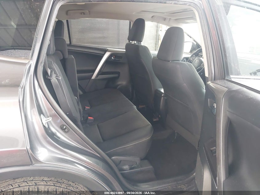 TOYOTA RAV4 - zdjęcie 8