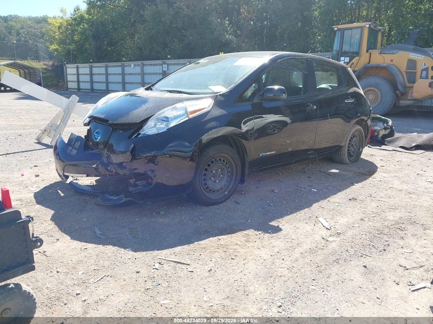 2016 Nissan Leaf S, Front & Rear, IAAI, VIN 1N4AZ0CP9GC308737 — photo 2