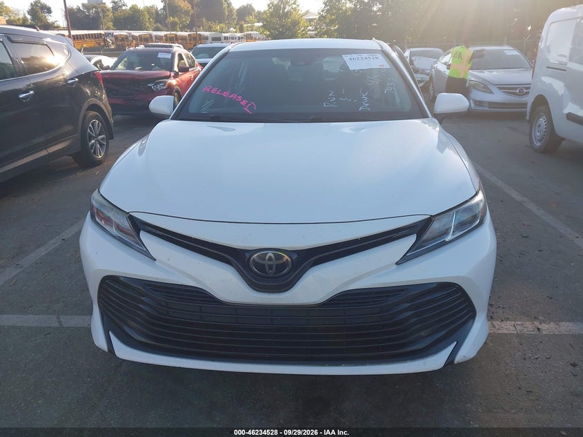 TOYOTA CAMRY - zdjęcie 13