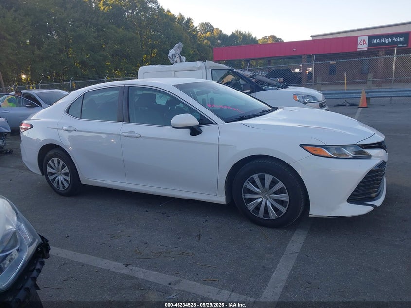 TOYOTA CAMRY - zdjęcie 14