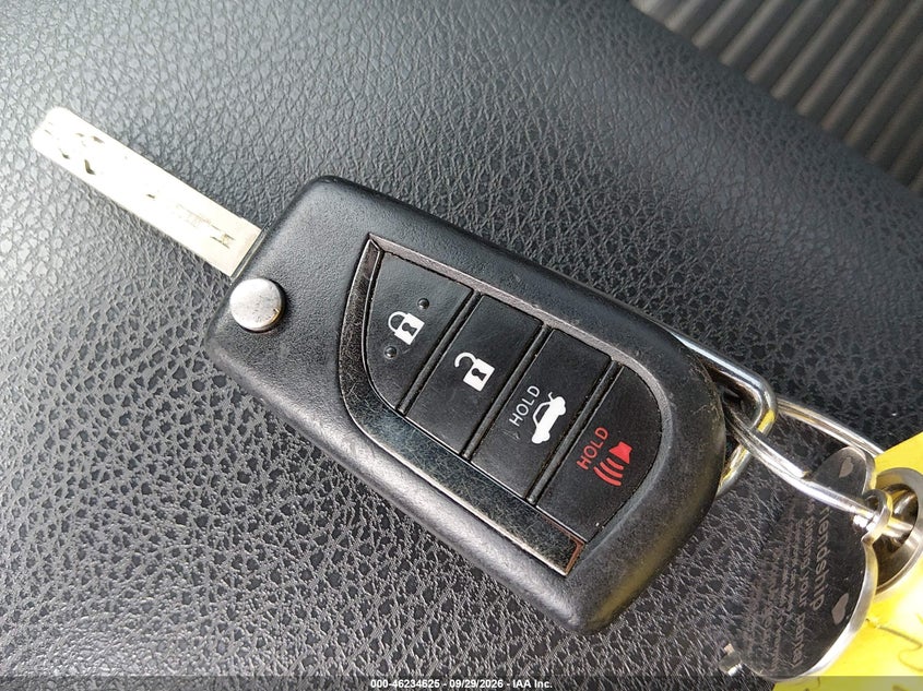 TOYOTA CAMRY - zdjęcie 11