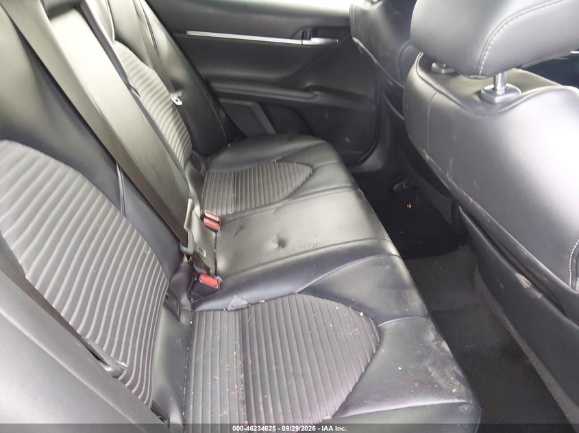 TOYOTA CAMRY - zdjęcie 8