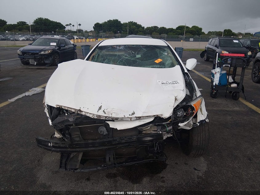 2013 HYUNDAI SONATA GLS · Photo 11