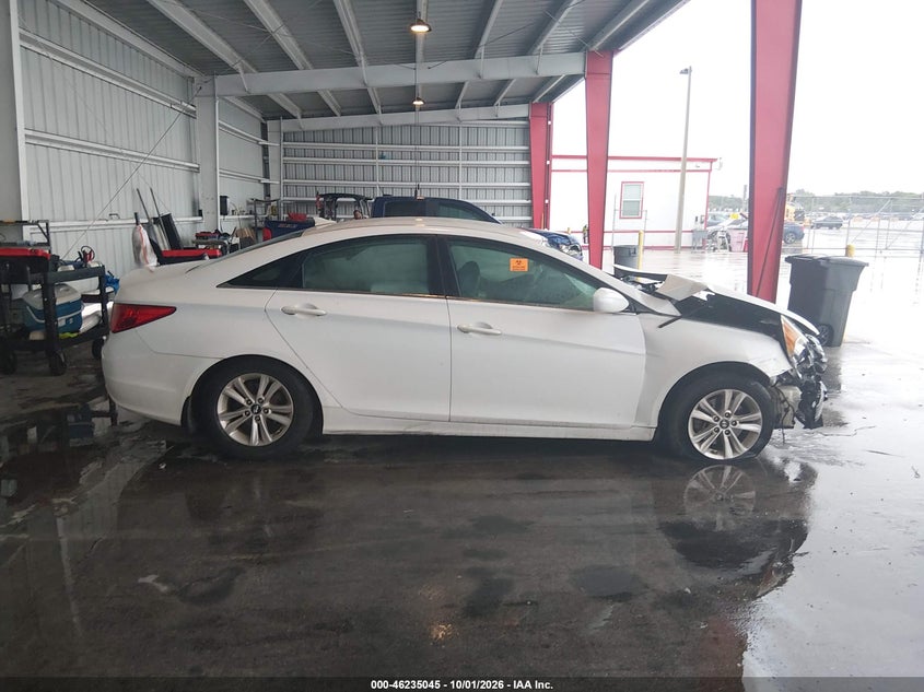 2013 HYUNDAI SONATA GLS · Photo 12