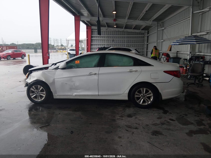 2013 HYUNDAI SONATA GLS · Photo 13