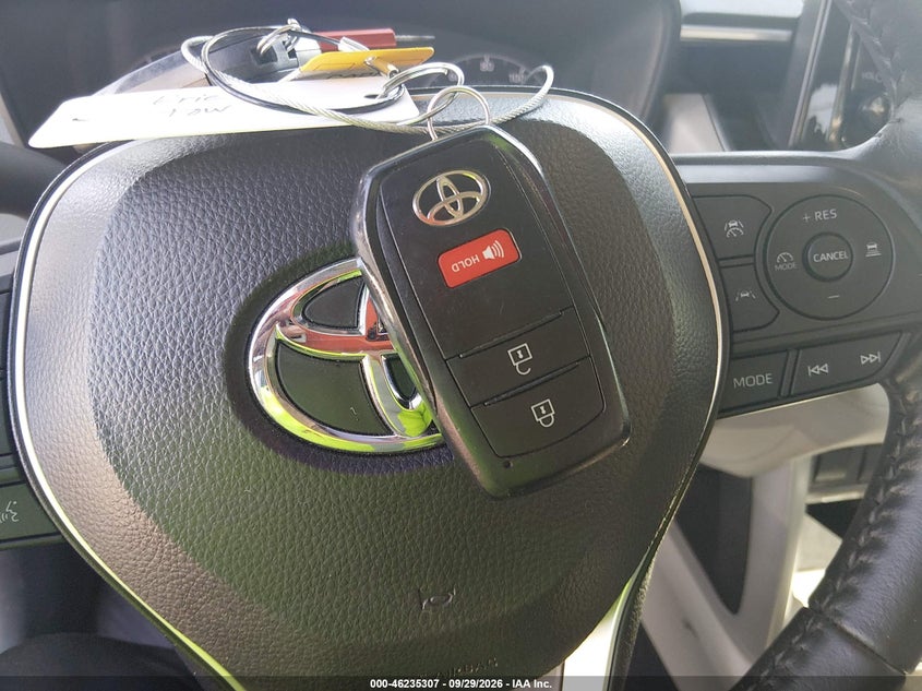 TOYOTA COROLLA CROSS - zdjęcie 11