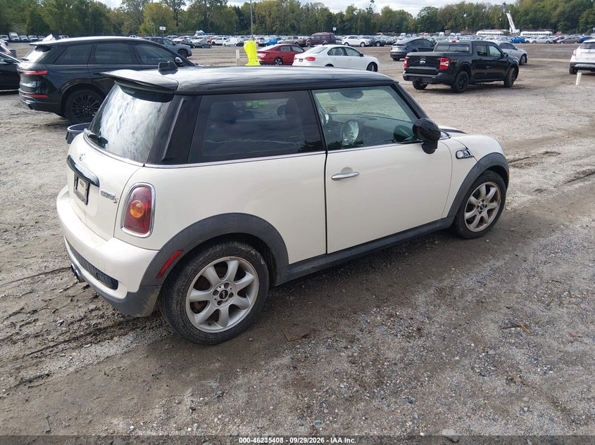 2010 MINI COOPER S · Фото 4