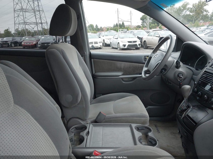 Фото 5 - TOYOTA SIENNA