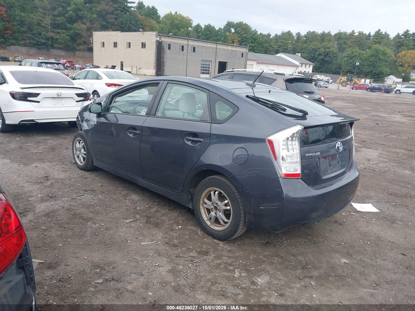 2011 TOYOTA PRIUS THREE · Photo 15