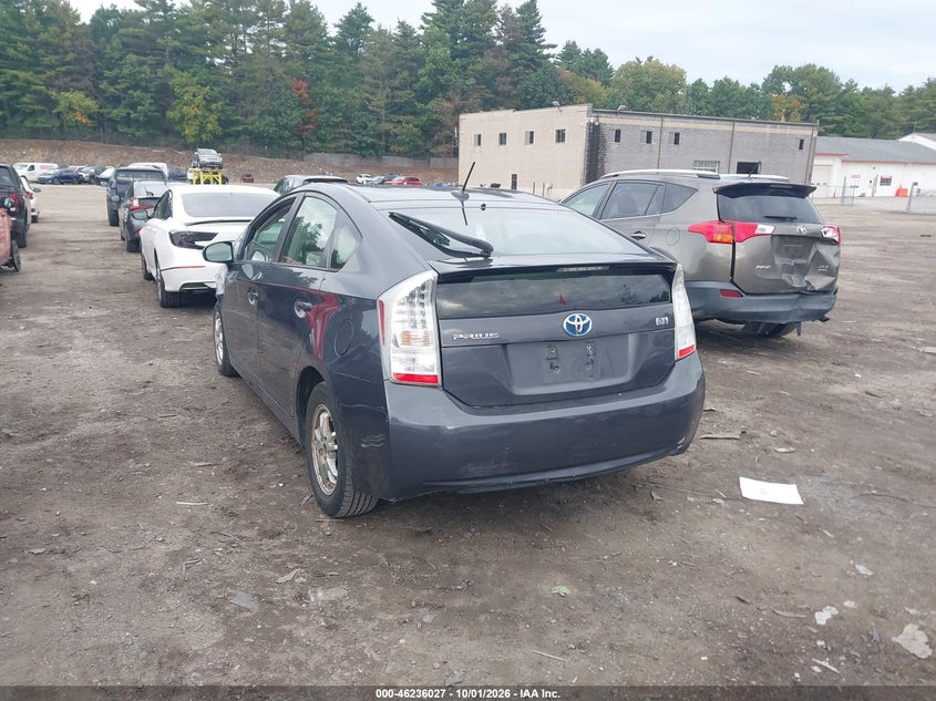 2011 TOYOTA PRIUS THREE · Photo 3