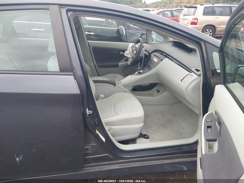 2011 TOYOTA PRIUS THREE · Photo 5
