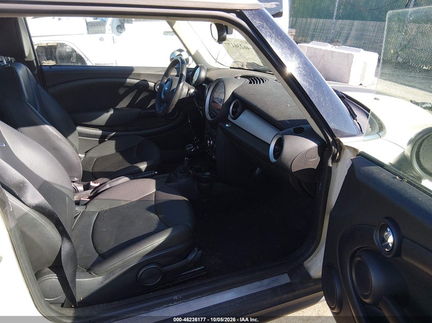 MINI HARDTOP 2013 VIN WMWSU3C56DT683068