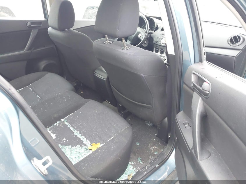 MAZDA MAZDA3 2011 VIN JM1BL1UG7B1364264
