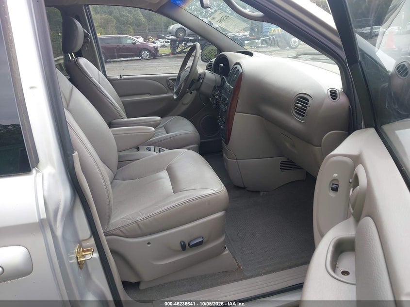 CHRYSLER TOWN & COUNTRY 2002 VIN 2C4GP54L82R672215