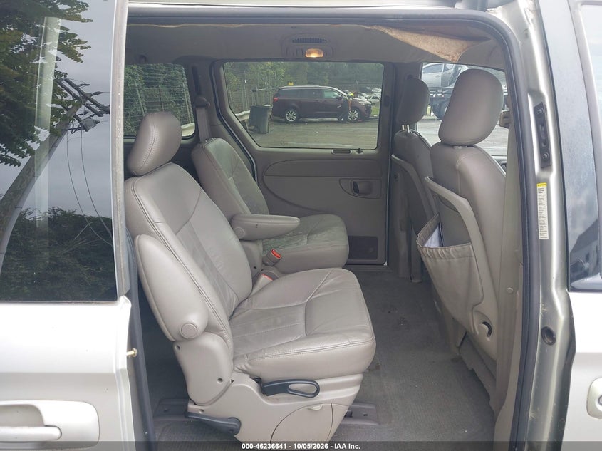 CHRYSLER TOWN & COUNTRY 2002 VIN 2C4GP54L82R672215