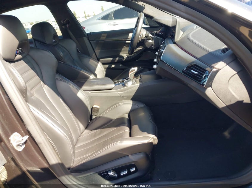 BMW M5 - zdjęcie 5