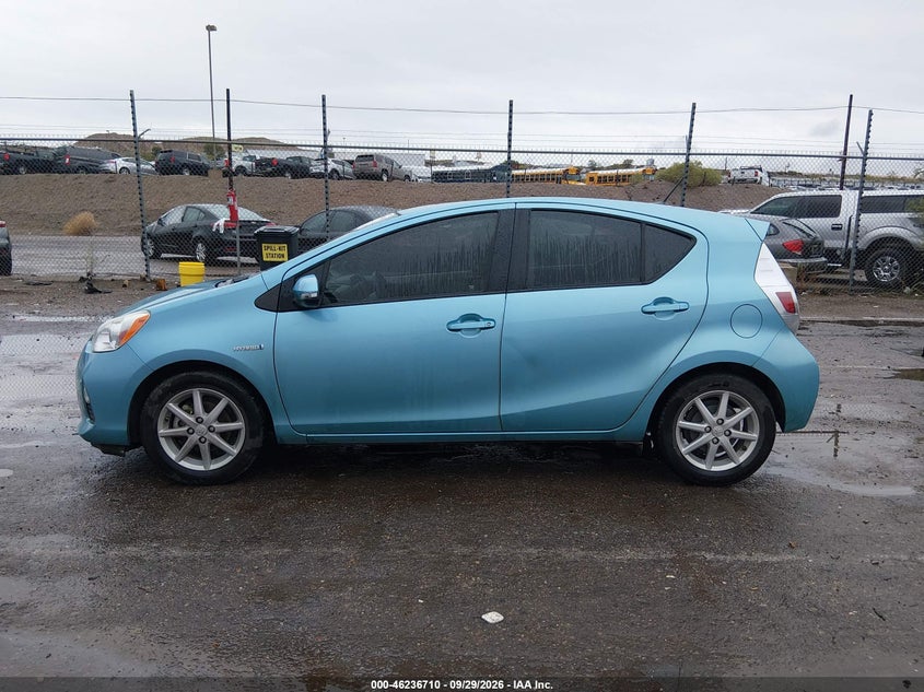 2013 TOYOTA PRIUS C THREE · Фото 14