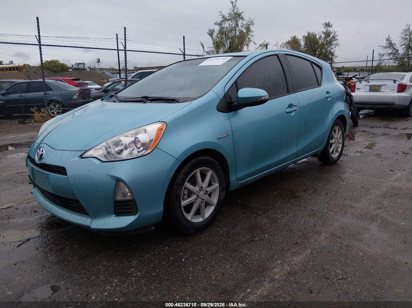 2013 TOYOTA PRIUS C THREE · Фото 2