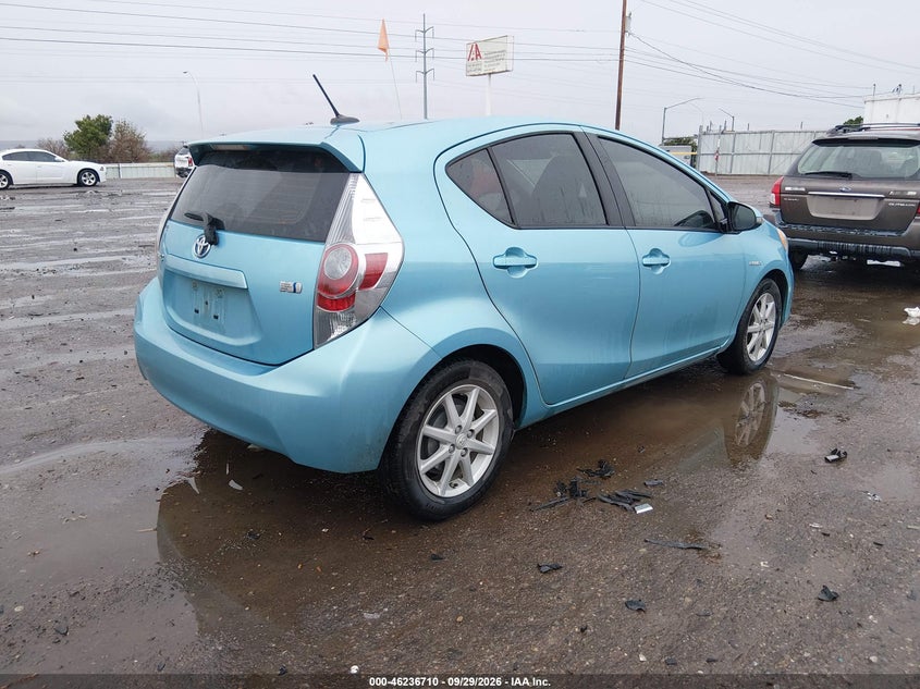 2013 TOYOTA PRIUS C THREE · Фото 4