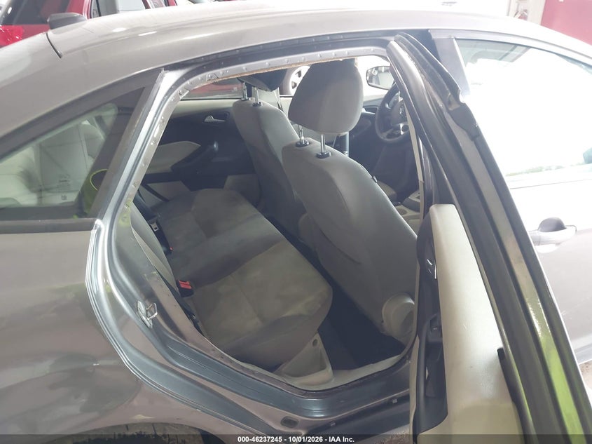 FORD FOCUS 2013 VIN 1FADP3F26DL292500