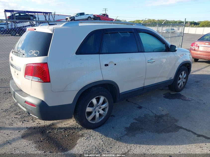 Фото 4 - KIA SORENTO