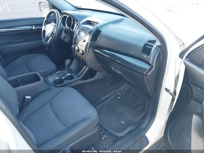 Фото 5 - KIA SORENTO