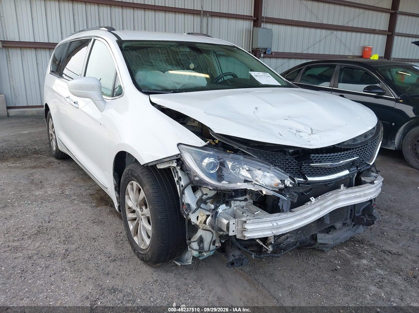 Vin: 2c4rc1bg5jr120625, lot: 46737504, chrysler pacifica touring l 2018 img_1