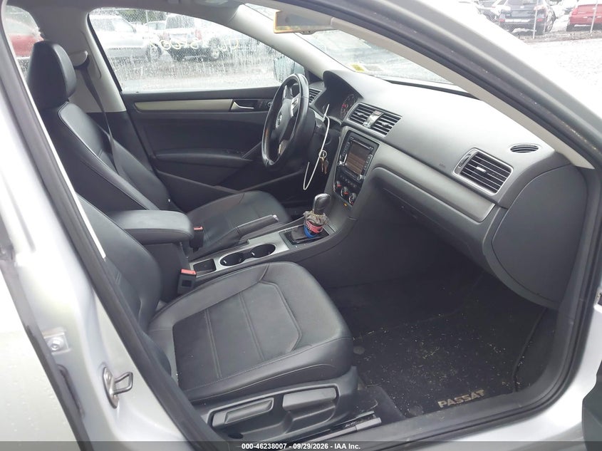 2014 VOLKSWAGEN PASSAT 2.0L TDI SE · Фото 5