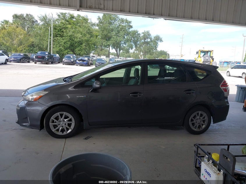 TOYOTA PRIUS V - zdjęcie 14