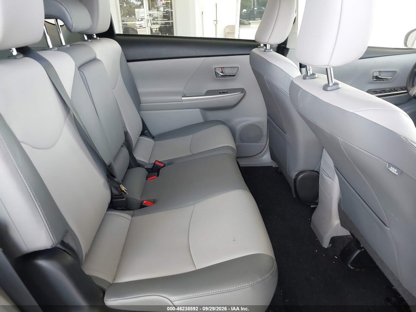 TOYOTA PRIUS V - zdjęcie 8