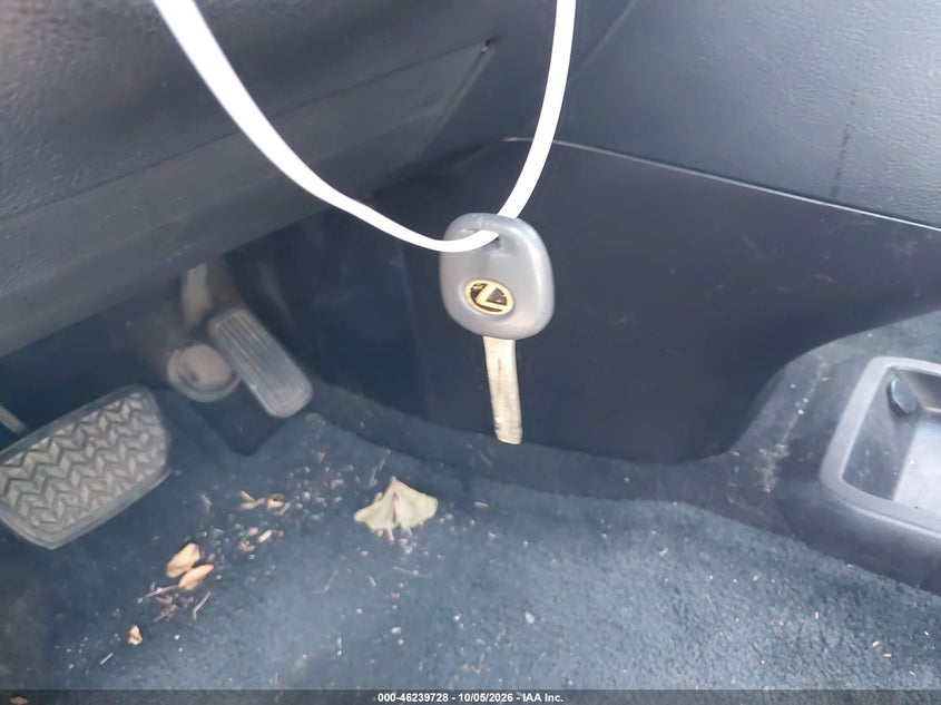 2005 LEXUS RX 330 · Фото 11