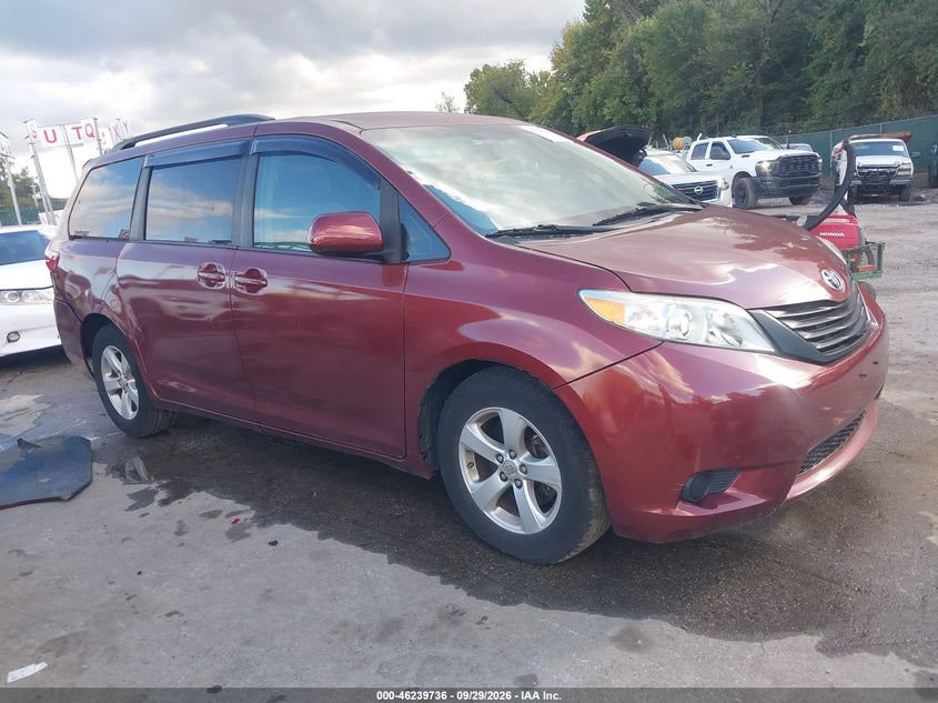 TOYOTA SIENNA - zdjęcie 1