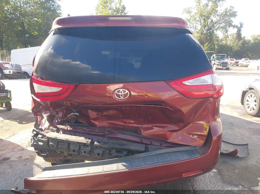 TOYOTA SIENNA - zdjęcie 17